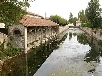 Le Lien au pied du château.
