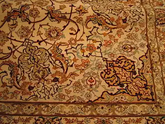 Détail du champ d'un tapis d'Ispahan