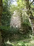 Une maison en ruine dans l'ancien village du Fraisse-Bas.