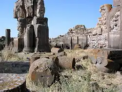 Vue des ruines de l'église