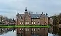 Le château de Rumbeke en Belgique est reçu en héritage par les Limburg Stirum de Marie Thérèse, comtesse de Thiennes, Leyenburg et de Rumbeke.