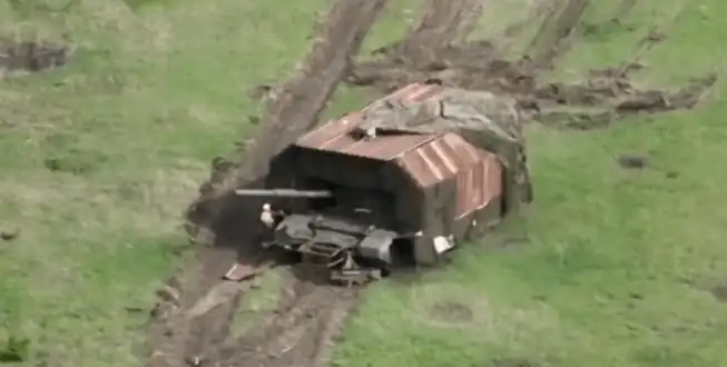 Char tortue détruit par les forces armées ukrainiennes le 27 mai 2024