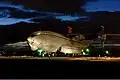 Plongé dans la nuit, un An-22 des forces russes, ici à Tver.