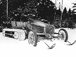 Essai d'une chenille souple probablement vers 1910.
