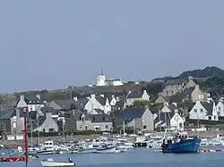 Le sémaphore avec au 1er&nbsp;plan, le port de Ploumanac'h