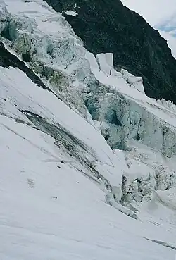 Sérac dans le massif du Mont-Blanc.