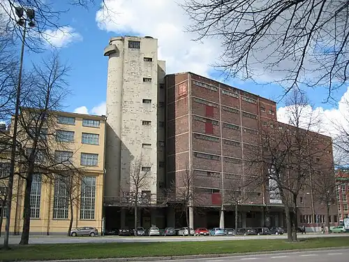 Construction de silos à grains de Helsingin Mylly Oy, Sörnäisten rantatie 19 – Kaikukatu 5 (en  2015)