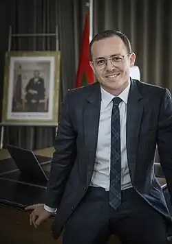 Hakim Hajoui (en) (1983-), ambassadeur du Maroc à Londres depuis 2020, petit-fils du Dr Abderrahmane Zniber.