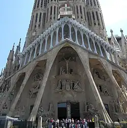 Façade de la passion.1954-1976Fronton installé en 2015[réf.&nbsp;souhaitée]Croix majestueuse en 2018[réf.&nbsp;souhaitée].