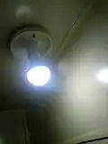 Ampoule LED allumée.