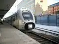 La rame X40 3318 en gare de Sundbyberg, une banlieue de Stockholm.