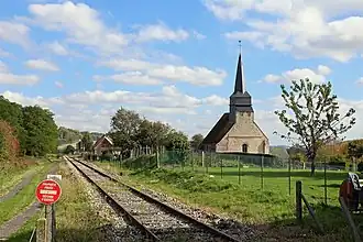 La ligne Eu - Dieppe à Sauchay-le-Bas en 2017.