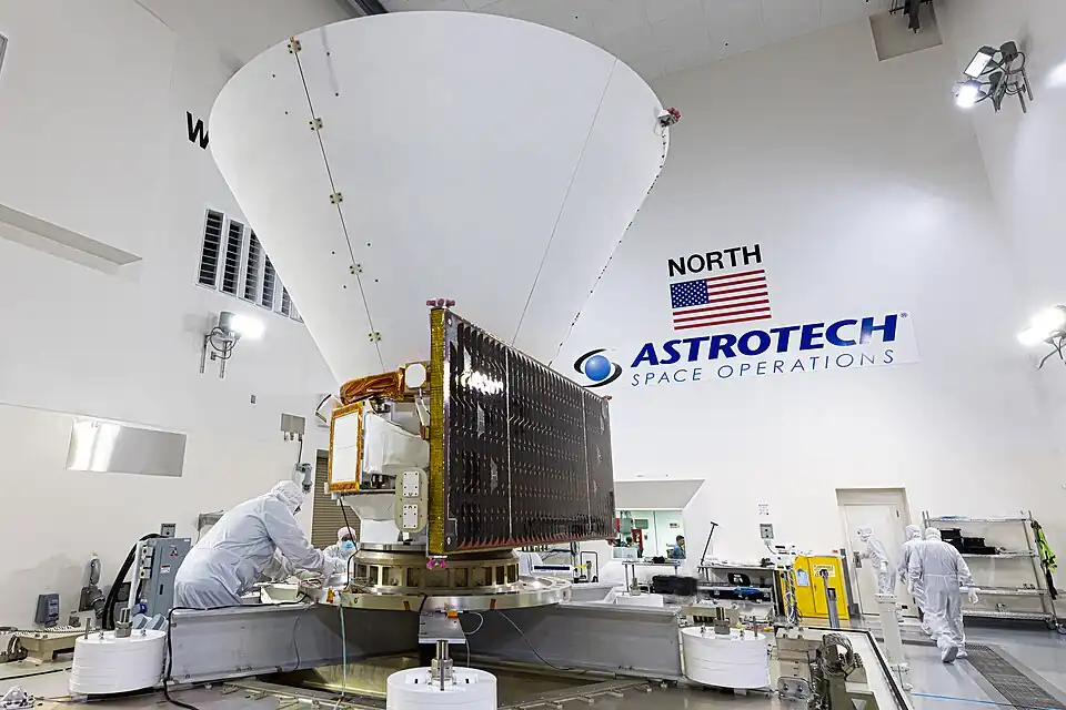 Le télescope entièrement assemblé peu avant son lancement.