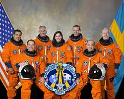 Assis : Ford et Sturckow Debout : Hernandez, Olivas, Stott, Fuglesang et Forrester.
