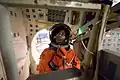 L'astronaute s'entraine dans une maquette pour sa troisième mission, STS-131.