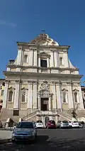 Façade baroque, et sa rampe d'accès