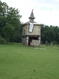 Un pigeonnier.