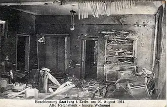 Photo d'intérieur montrant les bureaux saccagés.