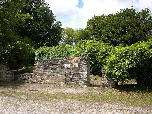 Ruines de la ferme des Brées, servant de poste de commandement au maquis, attaquée et détruite le 28 juin 1944.