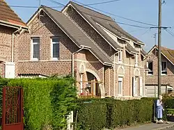 Habitations groupées par deux.