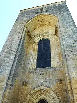 Le clocher-donjon.