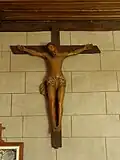 Saint-Aubin-des-Landes : église paroissiale, vue intérieure, Christ du XVIe&nbsp;siècle ornant la costale sud de la nef