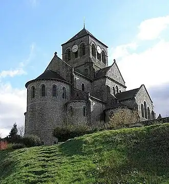 Le chevet de l'église Saint-Aubin.