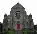 La façade de l'église Saint-Aubin.