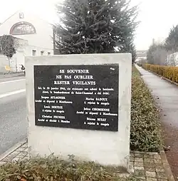 Photo d'une plaque commémorative.