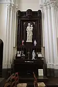 Autel et retable de la Vierge.