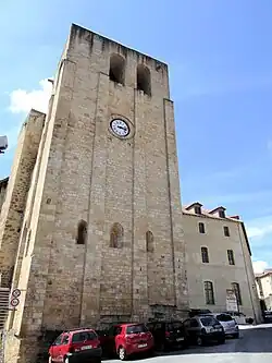 Le donjon-clocher du XIIe&nbsp;siècle.