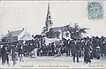 Sortie de messe le jour du Pardon (carte postale ND Photo, début XXe&nbsp;siècle).