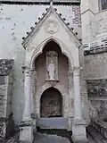 Fontaine-oratoire adossé à l'église Saint-Erme.