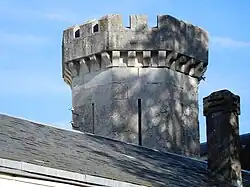 Une tour du manoir.