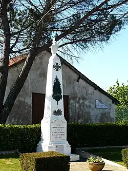 Le monument aux morts.