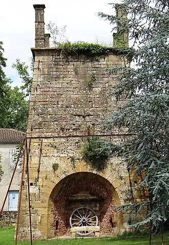 Haut-fourneau de la forge du Moulinet.