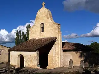 L'église de Saint-Genis-du-Bois face à l'ouest (oct.&nbsp;2012)