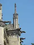 Chapelle, contrefort du chevet avec pinacle.