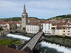 Le pont-vieux sur le Salat au centre-ville.