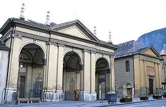 La cathédrale Saint-Jean-Baptiste et l'église Notre-Dame.