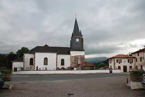 Saint-Jean-le-Vieuxéglise Saint-Pierre d'Usakoa(43°&nbsp;09′&nbsp;54″&nbsp;N, 1°&nbsp;11′&nbsp;38″&nbsp;O)