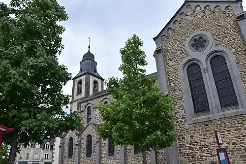 Vue latérale de l'église.