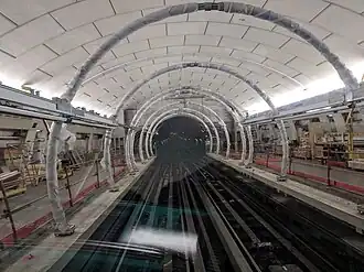 Travaux d'installation de portes palières sur l'extension des quais de la ligne 14, fin 2018.