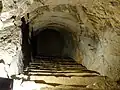 Cellier, escalier descendant vers un 2e niveau côté nord.