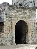 Portail de style classique du vestibule du cloître.