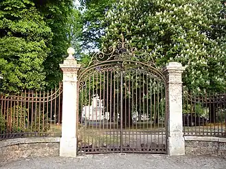 La grille du château de La Chaumette.