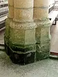 Base de pilier des grandes arcades.