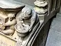 Exemple d'appui-main : grenouille tenant une gamelle.