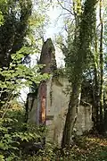 Vestiges du pan du mur du chœur de l'église.