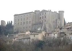 Le château côté village.
